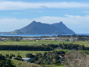 Moko Hiwi Escape Ruakākā- Sea View Home
